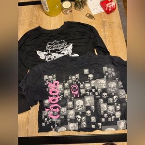 Two black t shirt medium for 6$